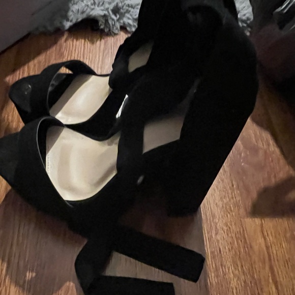 Brought two of the same shoe in the wrong size - Picture 4 of 4